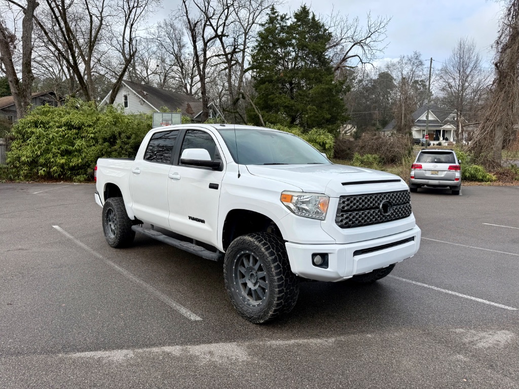 2015 Toyota Tundra SR5's photo