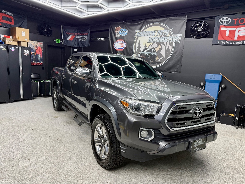 2017 Toyota Tacoma Limited's photo
